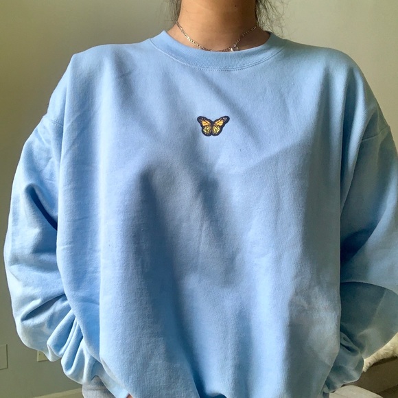 b e s t - s e l l e r✨butterfly baby blue crewneck - Picture 4 of 9
